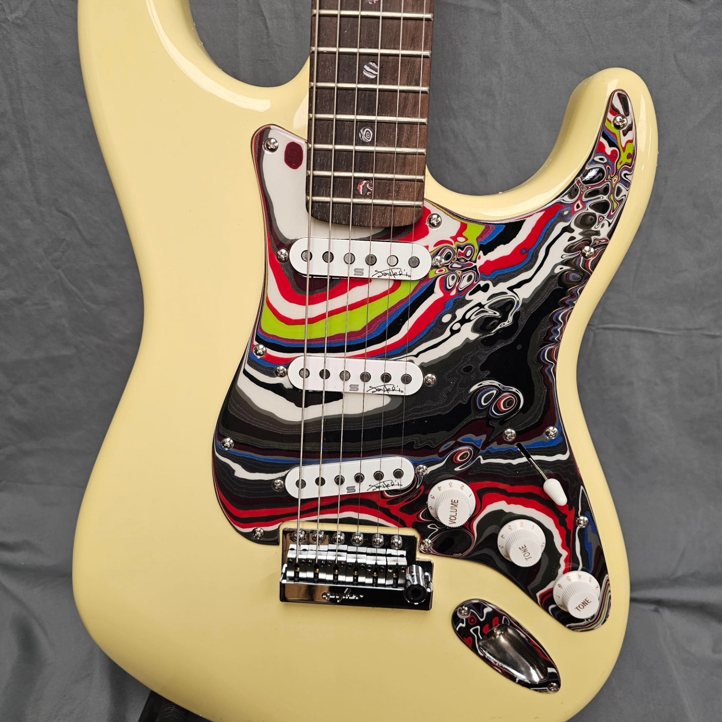 Strat style cream colored